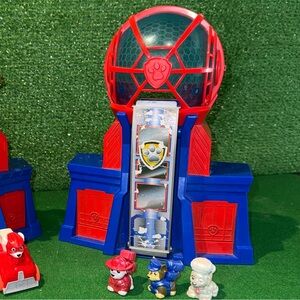 PAW Patrol Micro Movers Movie City Tower with 3 Exclusive Toy Figures